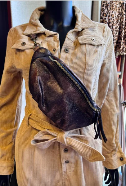 veste à manches longues pour femmes en couleur marron taupe avec une sacoche à Vouvray près de Tours en Indre-et-Loire 37