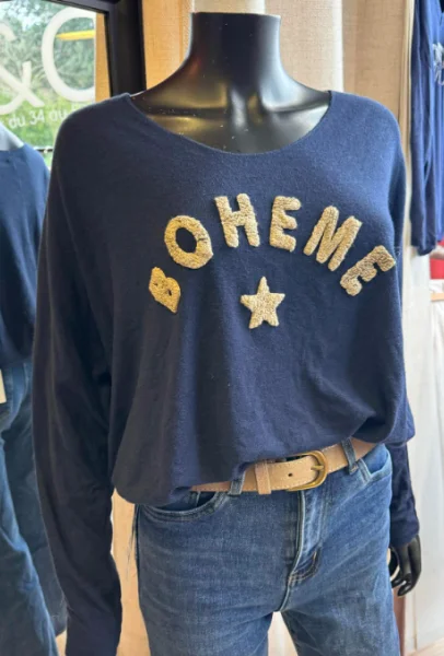 pull bleu nuit avec écriture bohème pour femme à Vouvray près de Tours en Indre-et-Loire 37